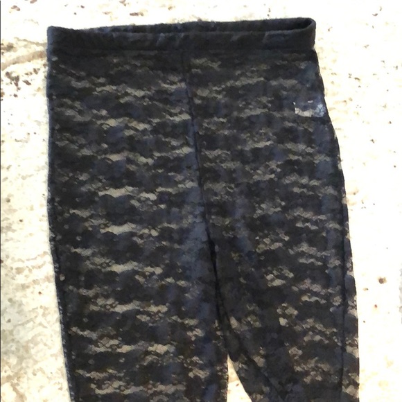 Never worn! Fashion nova Love Lace Short Set - Picture 6 of 7